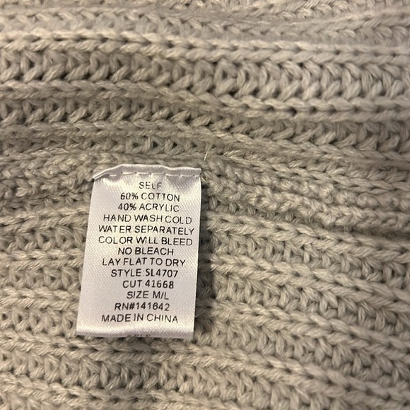 She + Sky Oatmeal Long Sleeve Cut Out Sweater, Sz. M/L - Picture 7 of 10